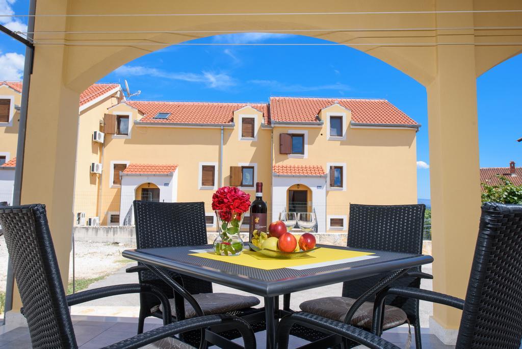 Apartments Patricia Трогир Экстерьер фото